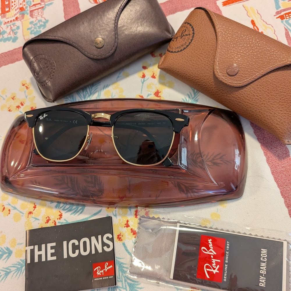 Ray-Ban Black Women's RB3016 Clubmaster Sunglasses EX Bonus Leather Case Italy